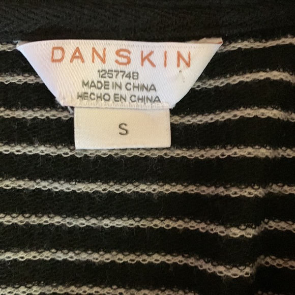 DANSKIN. tunic top features a long sleeve scoop neck pullover sweatshirt… - Picture 6 of 10